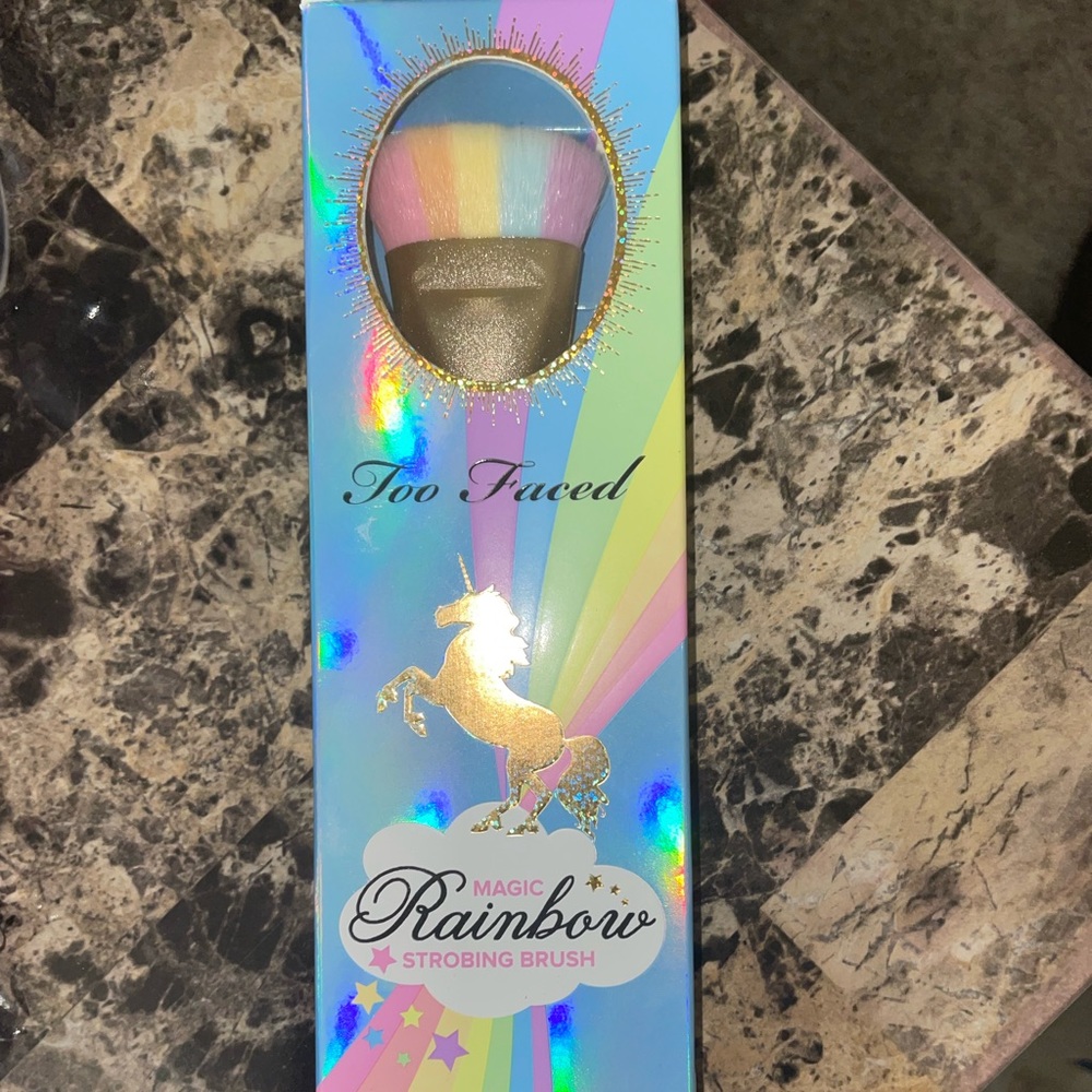 Too Faced Rainbow Strobe brush